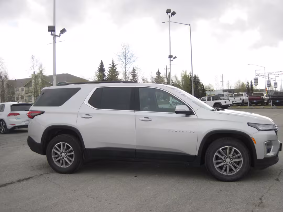 2022 Chevrolet Traverse - 1GNEVHKW0NJ151310 - Image #2