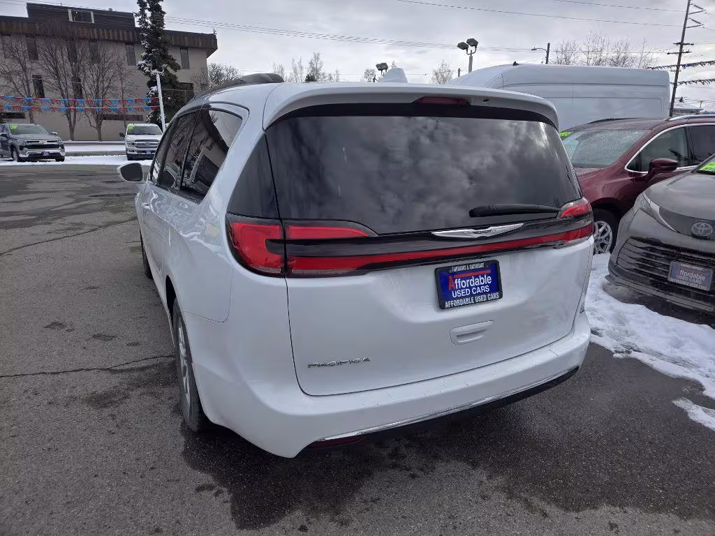 2022 Chrysler Pacifica - 2C4RC1BG1NR178219 - Image #3