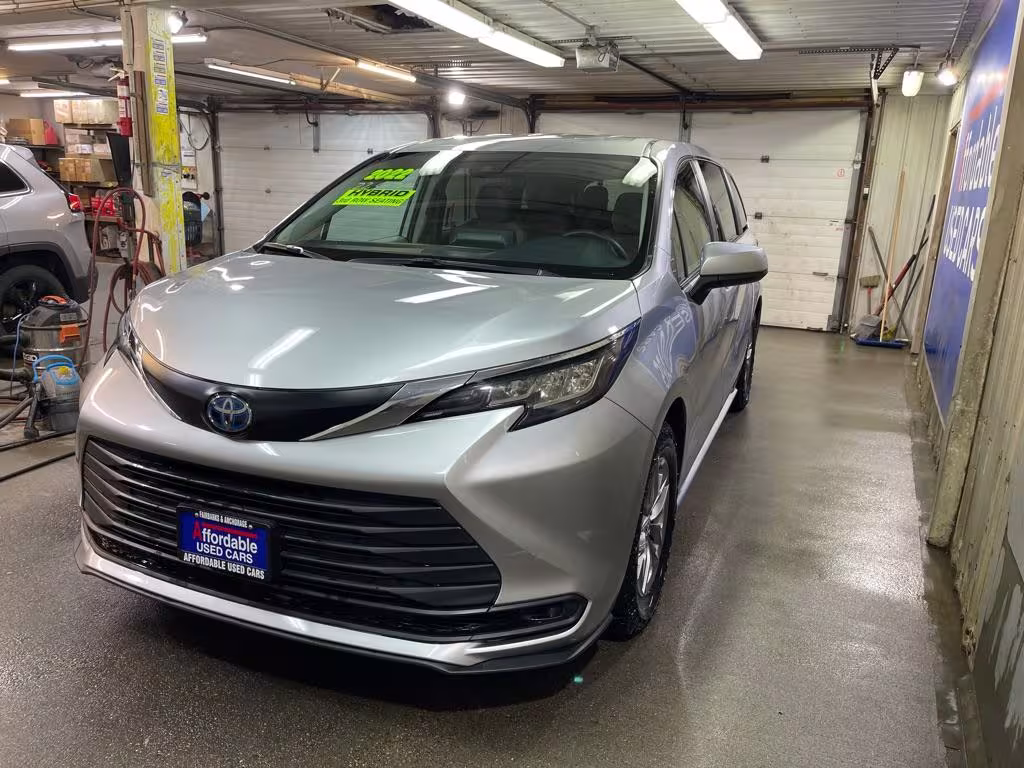 2022 Toyota Sienna - 5TDKRKEC9NS116685 - Image #1