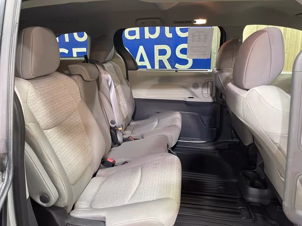 2022 Toyota Sienna - 5TDKRKEC9NS116685 - Image #4