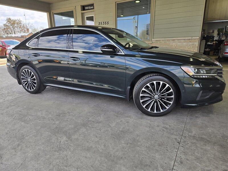 2022 Volkswagen Passat - 1VWBA7A36NC004421 - Image #2