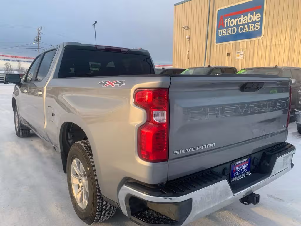 2023 Chevrolet Silverado 1500 - 1GCUDDED5PZ265656 - Image #2