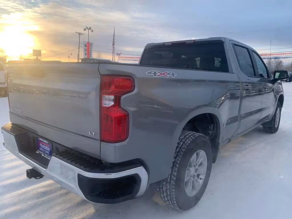 2023 Chevrolet Silverado 1500 - 1GCUDDED5PZ265656 - Image #3
