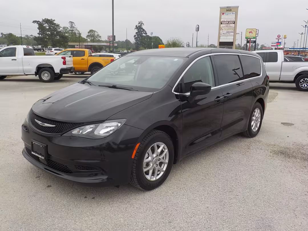 2023 Chrysler Voyager - 2C4RC1CG4PR564084 - Image #3