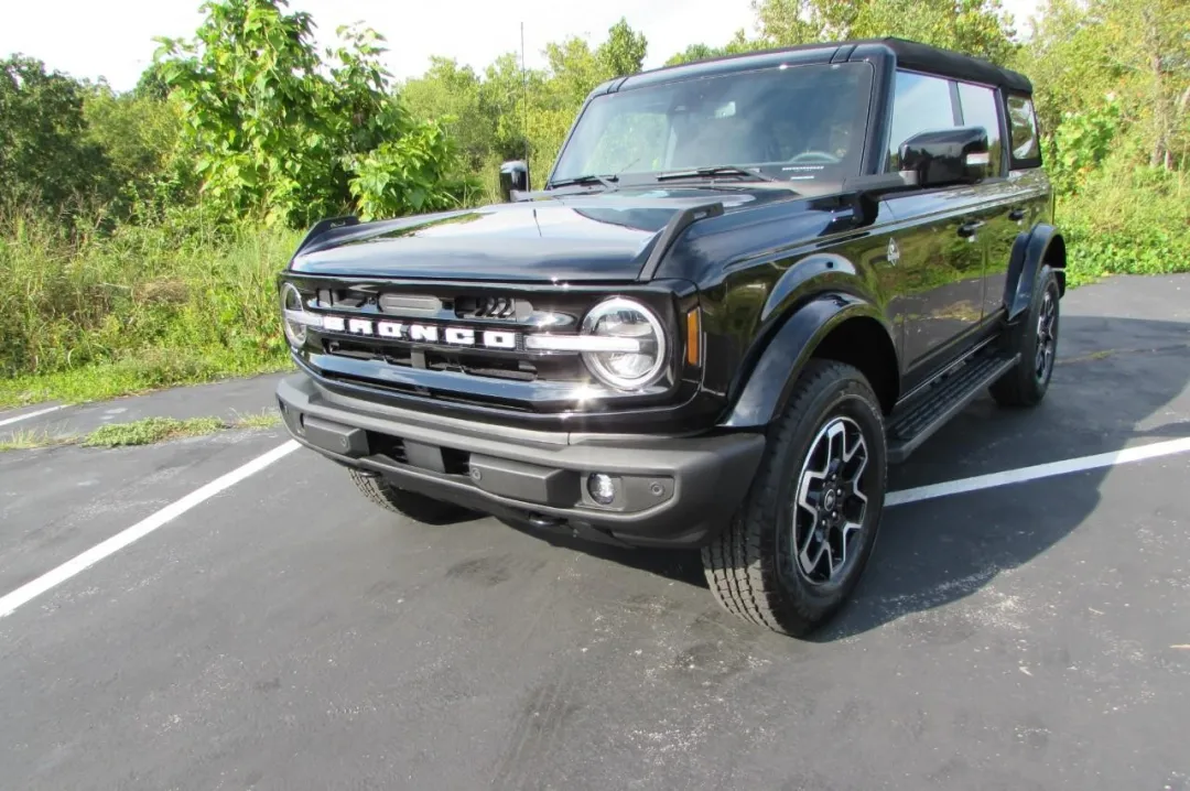 2024 Ford Bronco - 1FMDE8BH0RLA92643 - Image #2