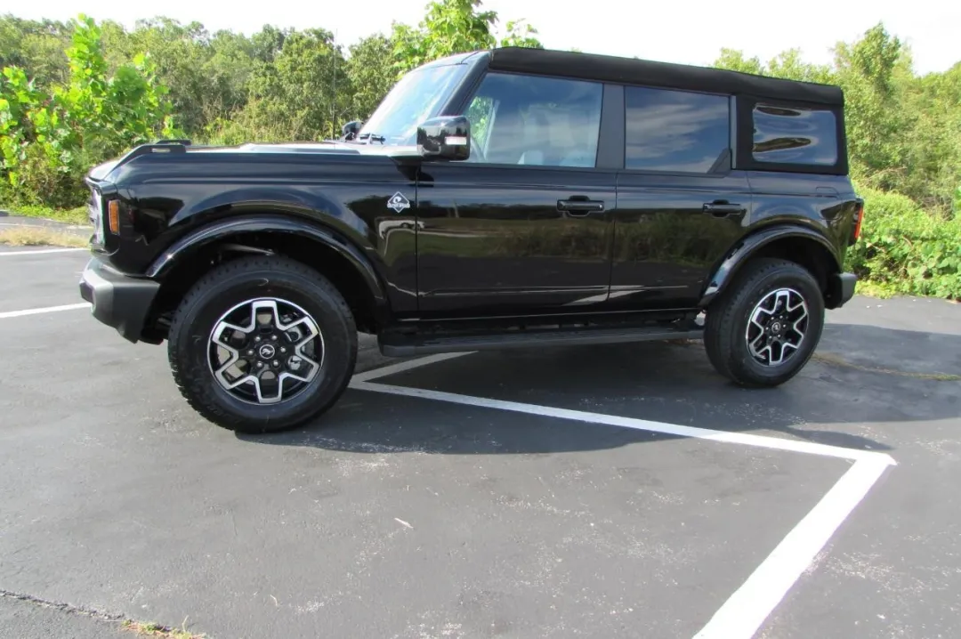 2024 Ford Bronco - 1FMDE8BH0RLA92643 - Image #3