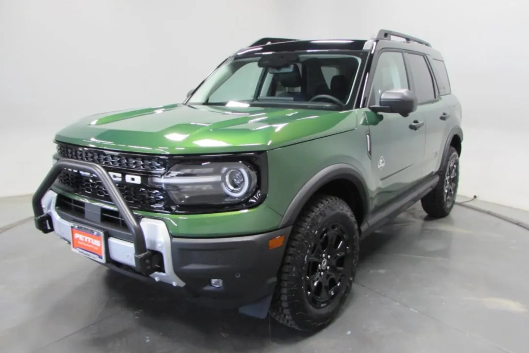 2025 Ford Bronco Sport - 3FMCR9CN6SRE66304 - Image #2