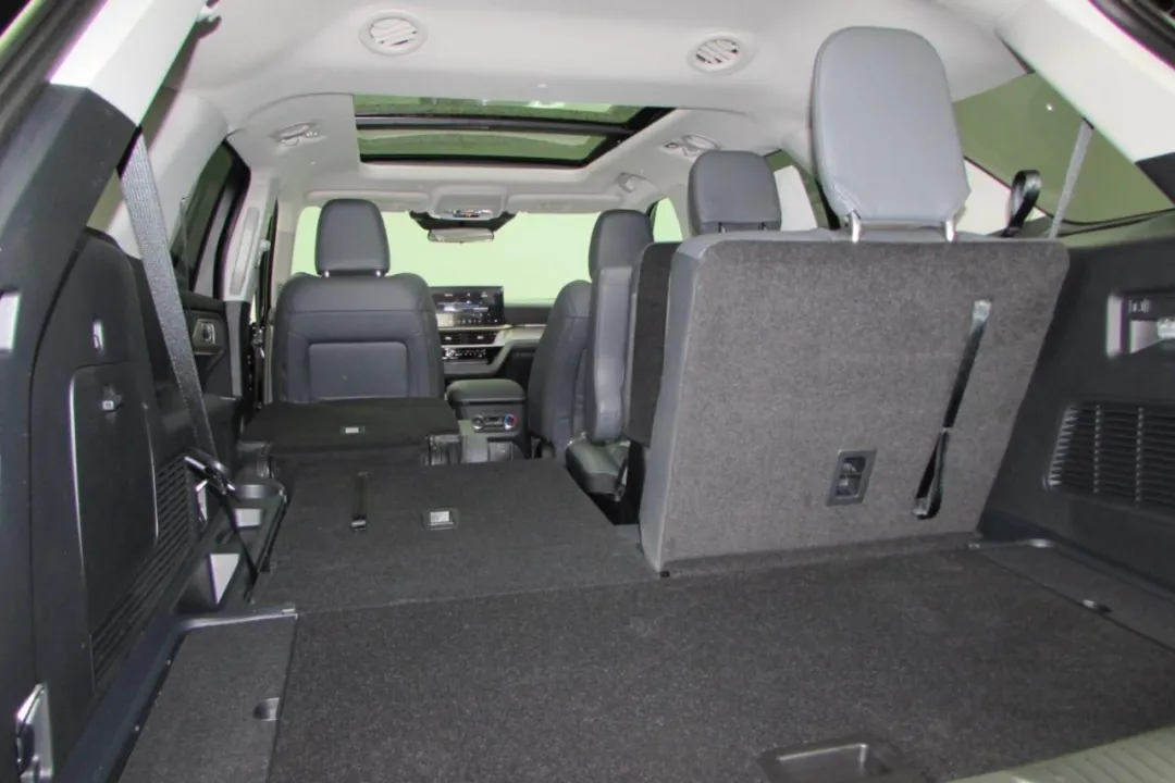 2025 Ford Explorer - 1FMUK8DH0SGC03079 - Image #30