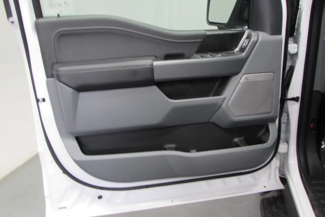 2025 Ford F-150 Lightning - 1FT6W3L76SWG01903 - Image #15
