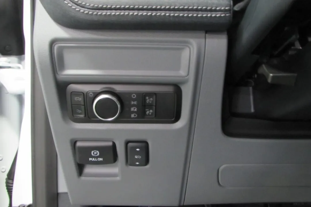 2025 Ford F-150 Lightning - 1FT6W3L76SWG01903 - Image #17