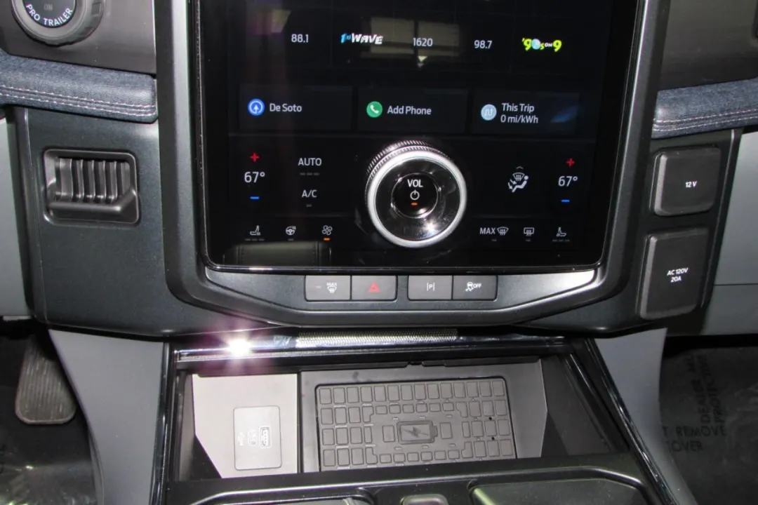 2025 Ford F-150 Lightning - 1FT6W3L76SWG01903 - Image #27
