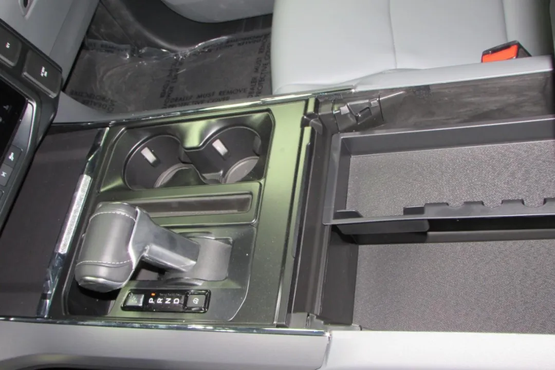 2025 Ford F-150 Lightning - 1FT6W3L76SWG01903 - Image #28