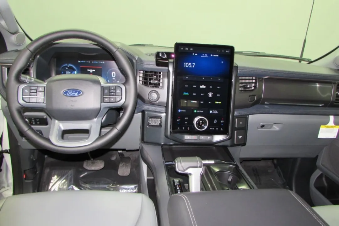 2025 Ford F-150 Lightning - 1FT6W3L76SWG01903 - Image #29