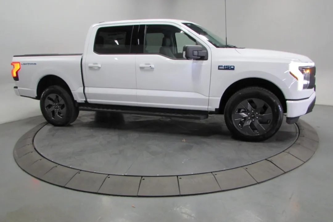 2025 Ford F-150 Lightning - 1FT6W3L76SWG01903 - Image #3