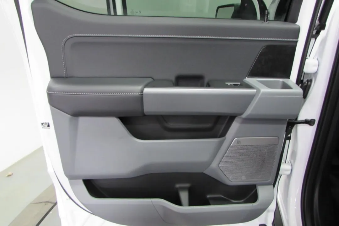 2025 Ford F-150 Lightning - 1FT6W3L76SWG01903 - Image #30