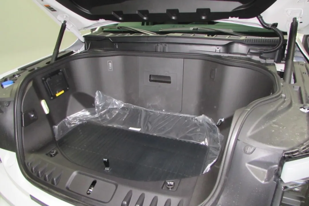 2025 Ford F-150 Lightning - 1FT6W3L76SWG01903 - Image #8