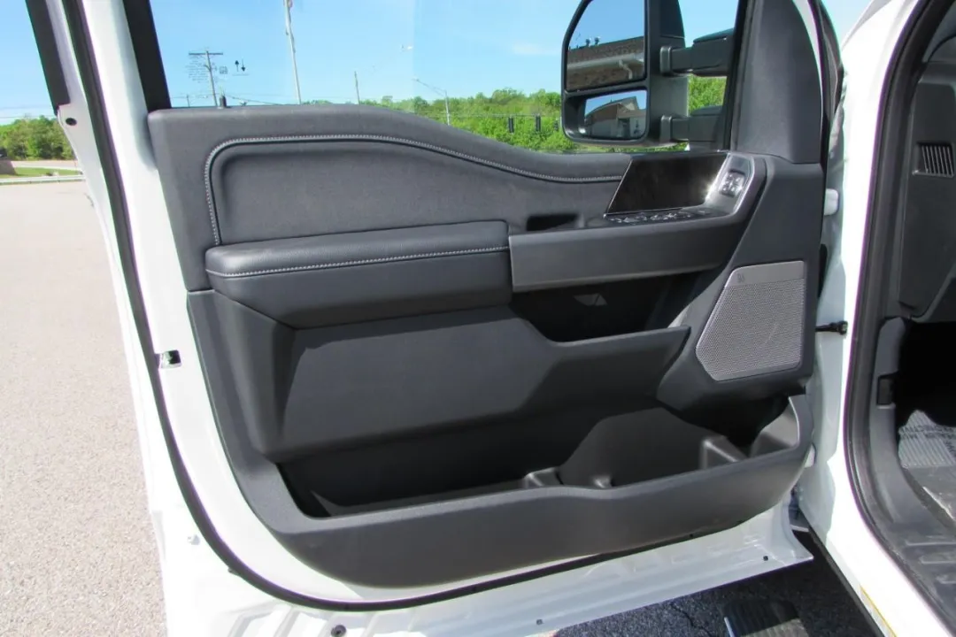 2025 Ford F-450SD - 1FT8W4DM1SED16471 - Image #17