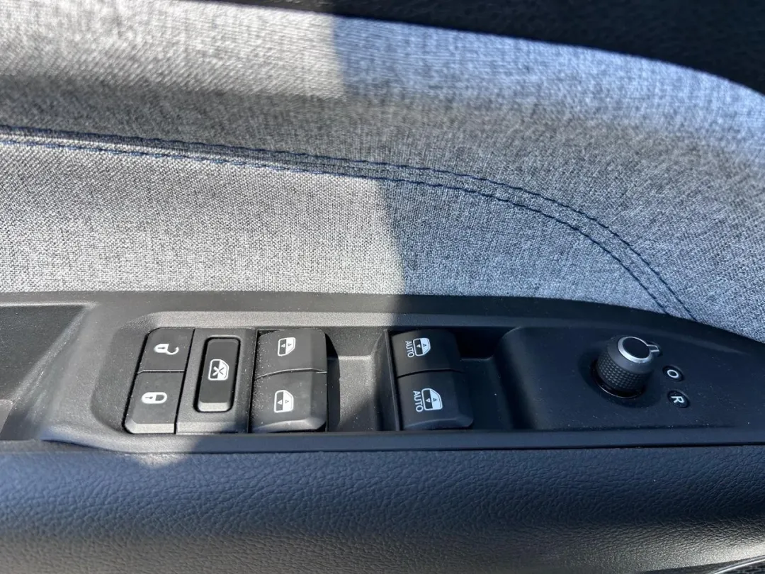2025 Jeep Compass - 3C4NJDAN8ST540836 - Image #17