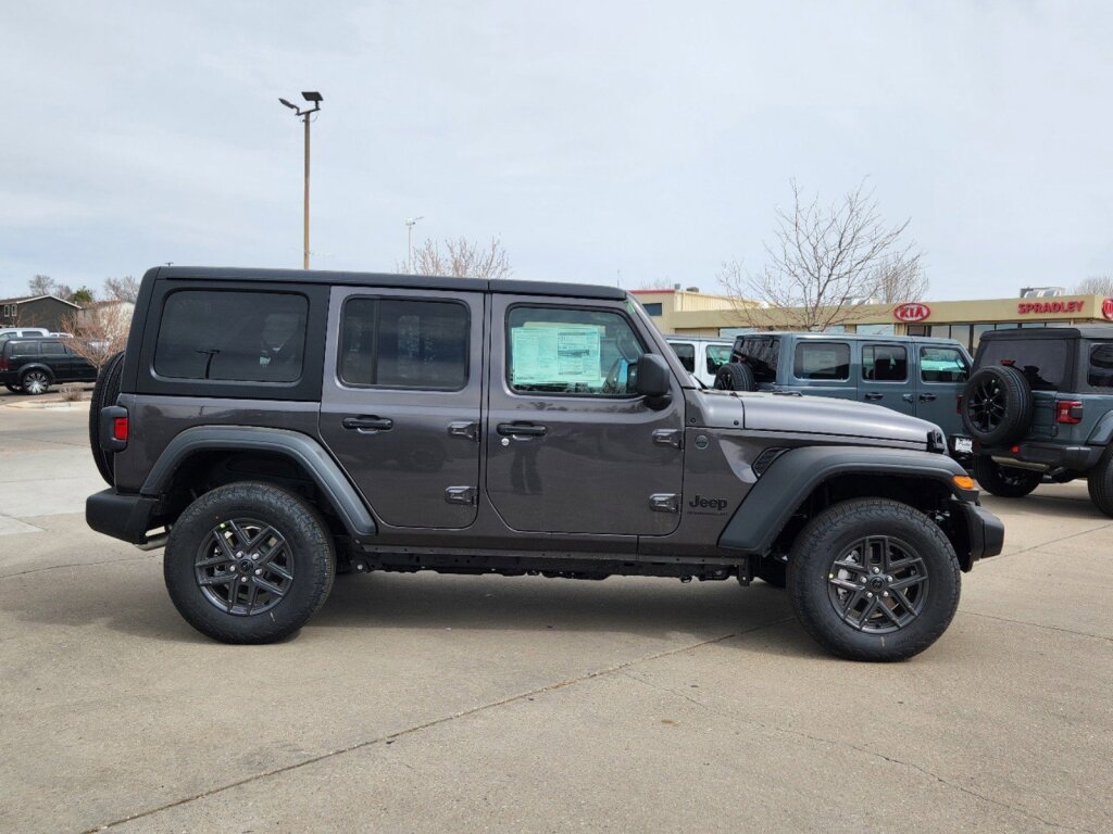 2025 Jeep Wrangler - 1C4PJXDN1SW546493 - Image #2