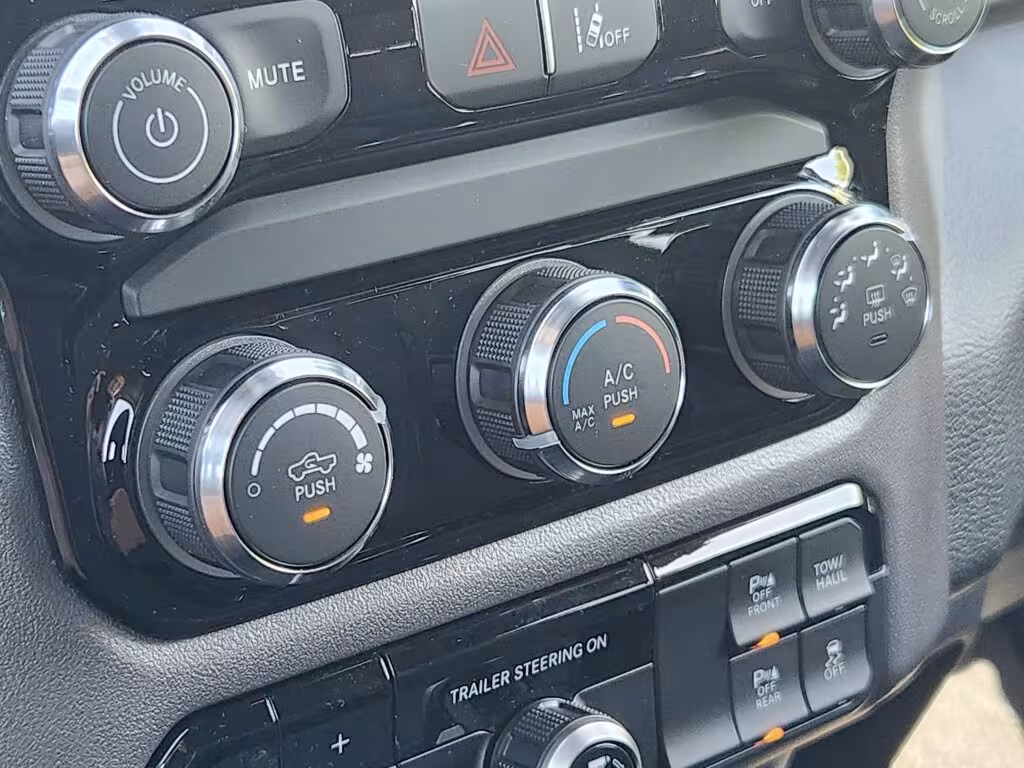 2025 Ram 1500 - 1C6SRFFP0SN703276 - Image #19