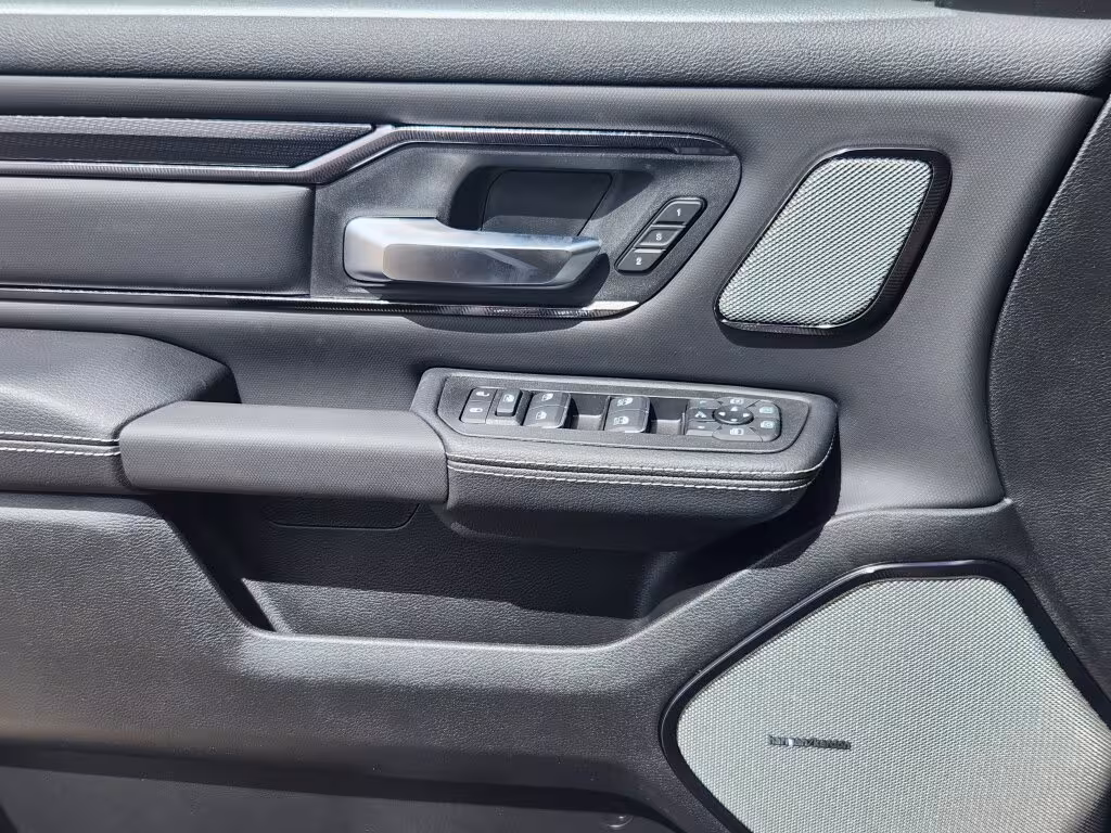 2025 Ram 1500 - 1C6SRFLP6SN738330 - Image #7